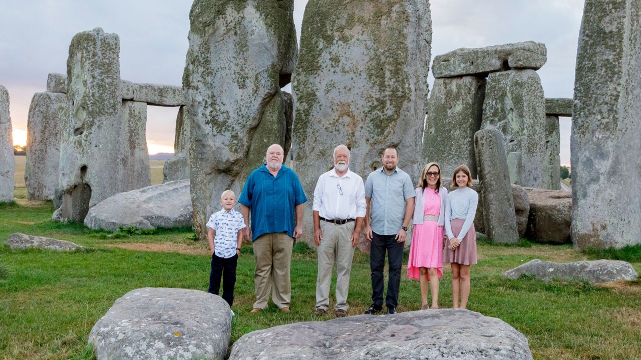 Allen traveled from Florida to replicate the image with three generations of his family.