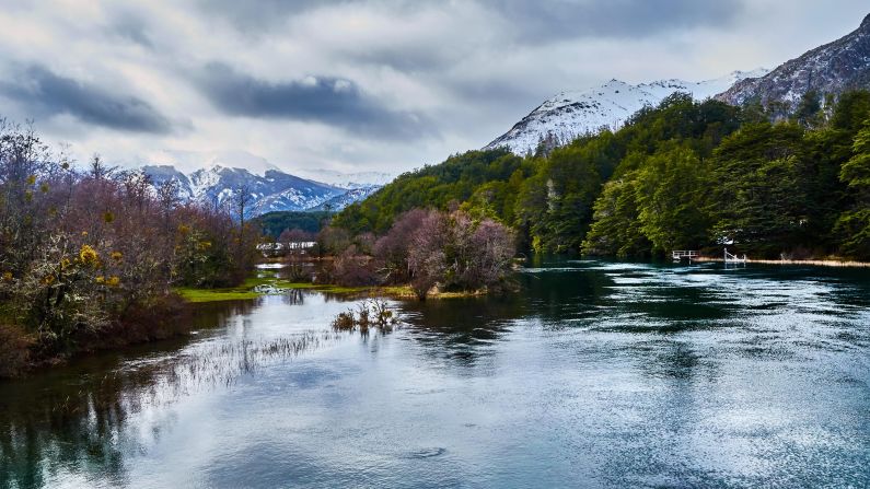 <strong>Rio Manso:</strong> While known more for its mountains than its rivers, Bariloche is close to the Rio Manso and welcomes rafters.