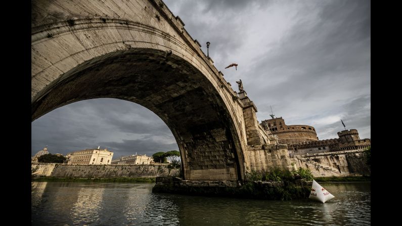 Rhiannan Iffland of Australia dives from the Sant'Angelo Bridge over the Tiber River while traveling to Polignano a Mare for the final stop of the Red Bull Cliff Diving World Series on Wednesday, September 19, in Rome. <a href="https://www.cnn.com/2018/09/16/sport/gallery/what-a-shot-sports-0916/index.html" target="_blank">See 36 amazing sports photos from last week.</a>