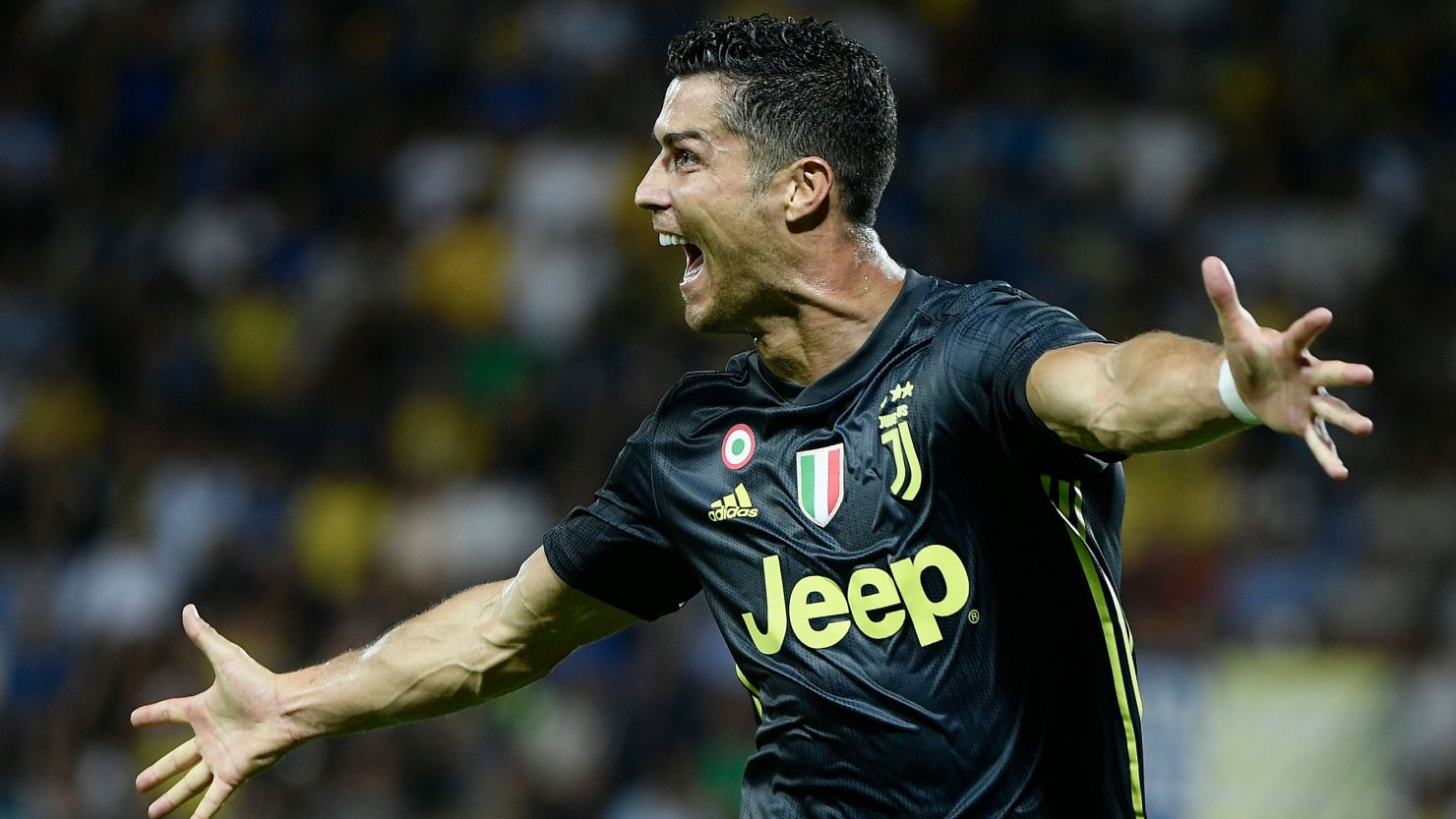 Ronaldo celebrates after scoring against Frosinone.