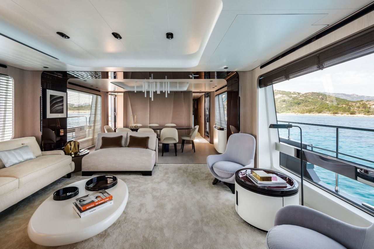 The Azimut Grande 27 perfectly blends indoor and outdoor space to make guests feel more connected to the ocean and their surroundings.