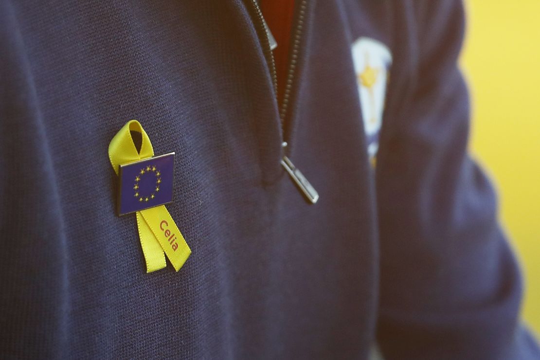 A yellow ribbon is worn in memory of Spanish golfer Celia Barquin Arozamena.