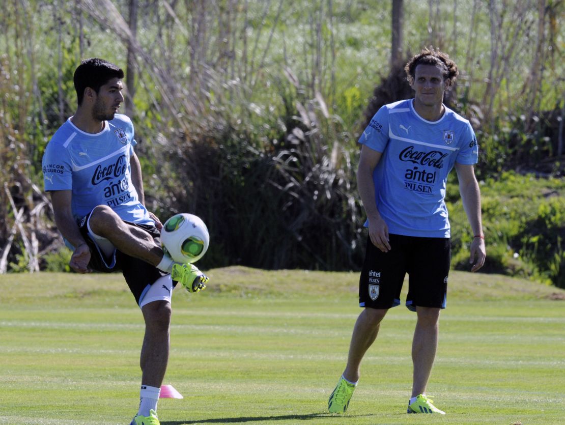 Uruguay's Luis Suarez (L) and Diego Forlan (R) formed a deadly partnership between 2007 and 2014. 