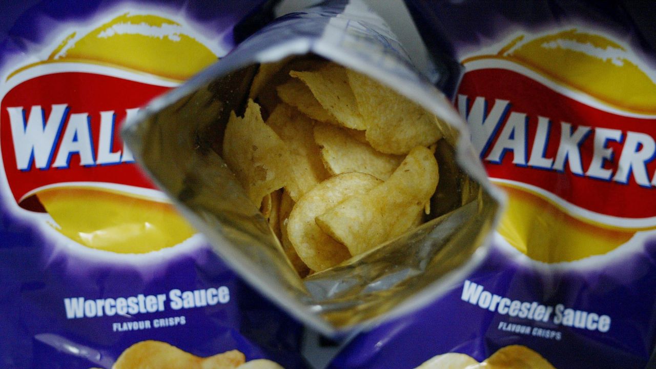 Environmental activists are returning their Walkers potato chip bags through the mail as part of a campaign to push the snack giant to make its packaging plastic-free. 