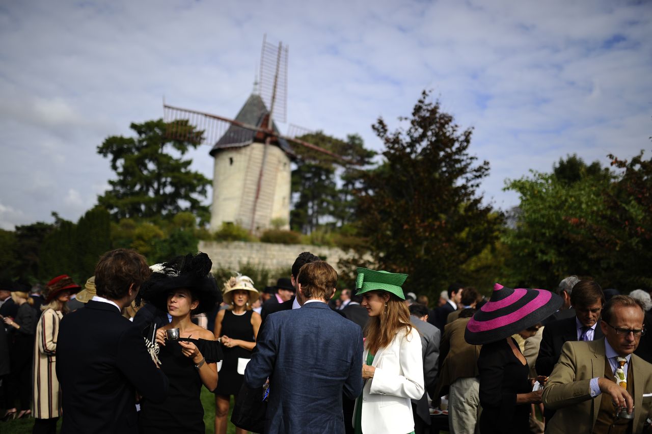 Each year the grandstands at Longchamp Racecourse fill with the "crème de la crème" of European society. 