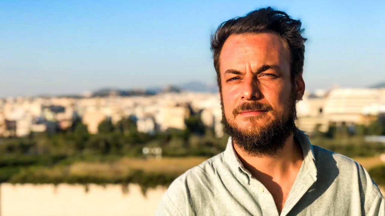 Poet Thomas Tsalapatis: "We live in a tragedy."