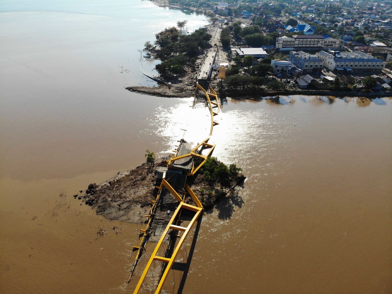 Another scene of devastation in Palu. Homes, business and vehicles along the coast were washed away by violent tsunami waves. Roads and bridges were destroyed.