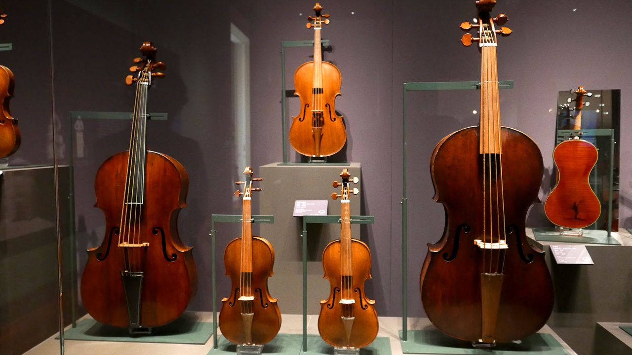 <strong>World's largest violin collection: </strong>With a collection of 1,376 string instruments from the violin family, by 1,122 violin makers, Chimei Museum boasts the world's largest and most comprehensive violin collection.