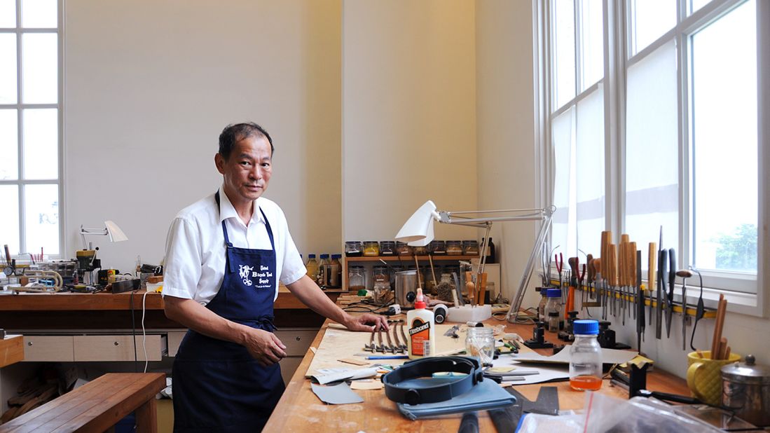 <strong>The violin master: </strong>Dai-Ting Chung, senior consultant for the Chimei Museum and a violin maker, is in charge of purchasing and collecting most of the violins. His daily duties also include working on Chimei's impressive violin database as well as repairing violins.