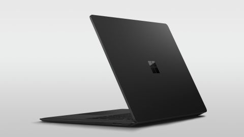 يتميز جهاز Surface Laptop 2 بكتابة أسرع وأكثر هدوءًا.