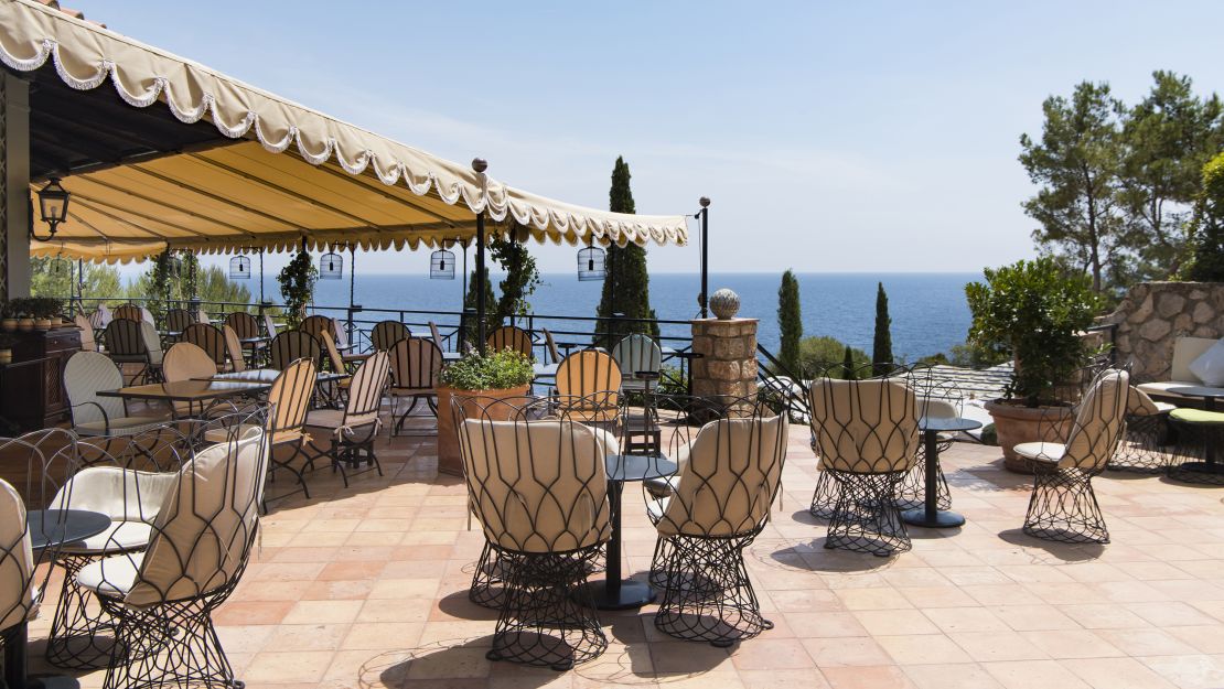 Hotel il Pellicano offers rooms in cottages and villas.
