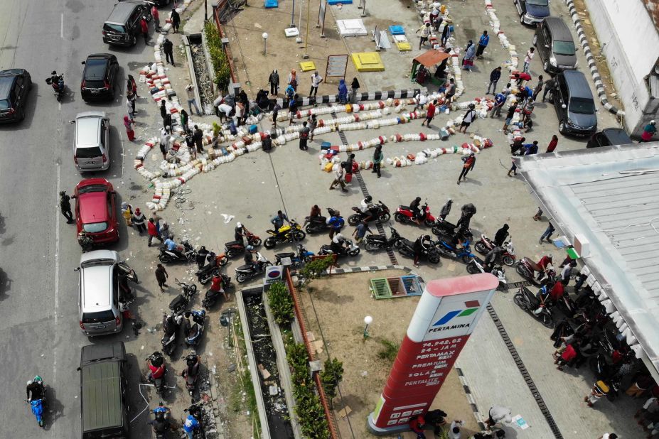 This aerial image shows local residents lining up for gasoline in Palu on October 4.