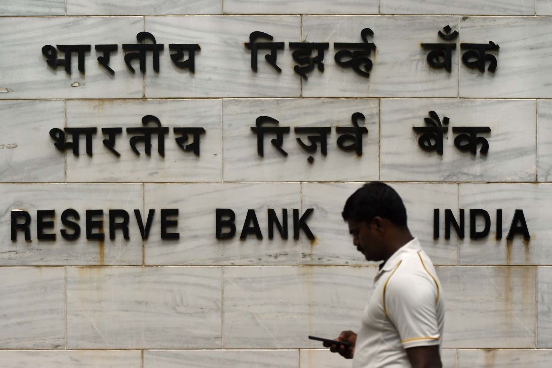 India's central bank, the Reserve Bank of India, held off raising interest rates, triggering a new fall in the rupee. 