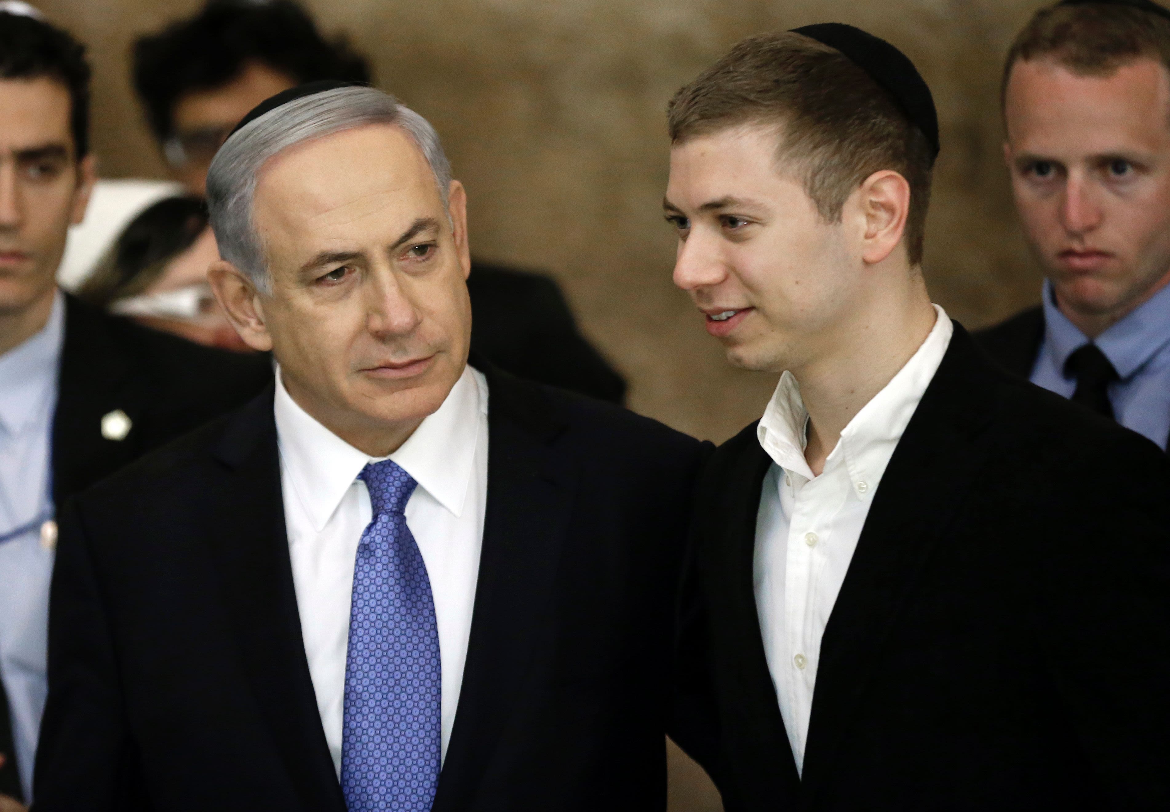 Israeli Prime Minister Benjamin Netanyahu (L) and his son Yair visit, on March 18, 2015, the Wailing Wall in Jerusalem following his party Likud's victory in Israel's general election. (AFP Photo)