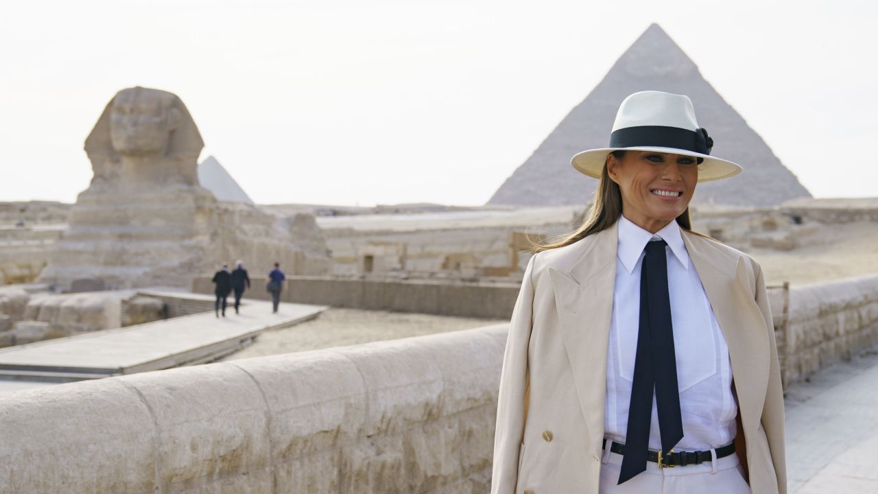 First lady Melania Trump visits the ancient statue of Sphinx, with the body of a lion and a human head, at the historic site of Giza Pyramids in Giza, near Cairo, Egypt, Saturday, Oct. 6, 2018.  (AP Photo/Carolyn Kaster)
