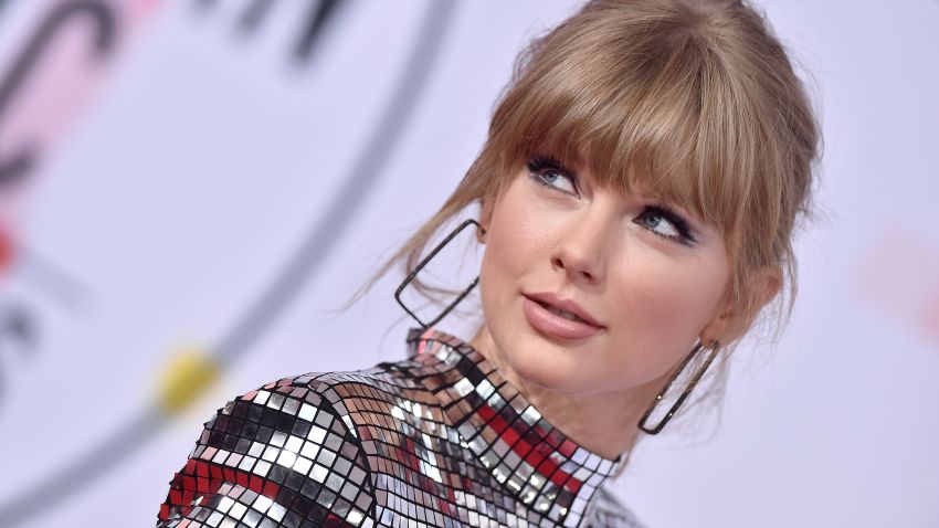 LOS ANGELES, CA - OCTOBER 09: Taylor Swift attends the 2018 American Music Awards at Microsoft Theater on October 9, 2018 in Los Angeles, California. (Photo by Axelle/Bauer-Griffin/FilmMagic)