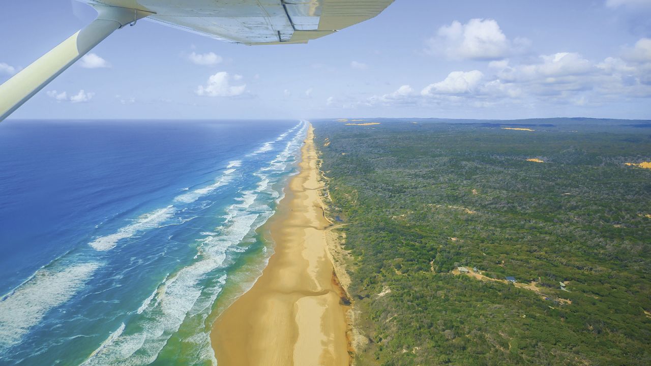 <strong>75 Mile Beach</strong><strong>: </strong>The stunning Fraser Island is not ideal for sunbathing and swimming. Its long stretch of sand is commonly used by 4WD vehicles circumnavigating the slip of land -- the world's largest sand island. 