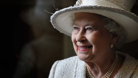 02 Queen Elizabeth LEAD 2012