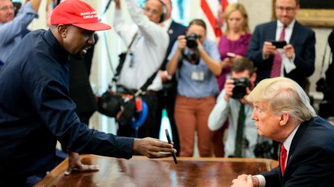 Rapper Kanye West , left, shows a picture of a plane on a phone to U.S. President Donald Trump during a meeting in the Oval office of the White House on October 11, 2018 in Washington, DC. 
