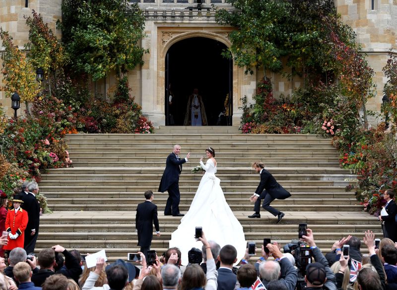 Princess eugenie third outlet wedding dress