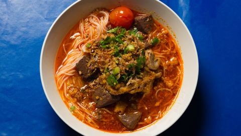 northern thai food khanom jeen naam ngiaw3