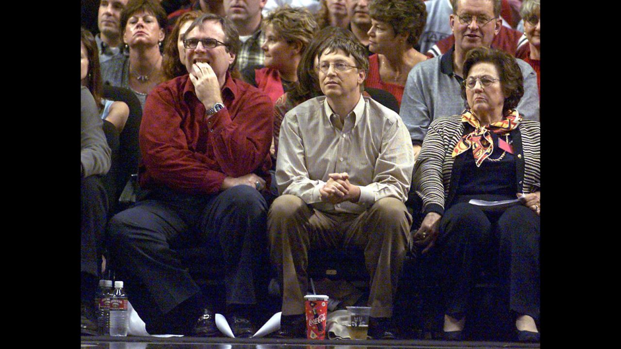 Microsoft co-founders Bill Gates, center, and Paul Allen, left, watch the third game of the Western Conference Finals between the Los Angeles Lakers and the Portland Trail Blazers in Portland, Oregon on May 26, 2000.
