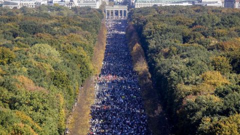 Police estimated that more than 100,000 people demonstrated against racism and right-wing extremism in Berlin on Saturday.