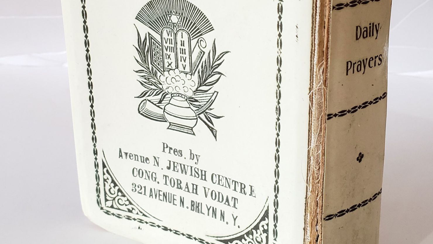01 Marilyn Monroe's Jewish prayer book trnd