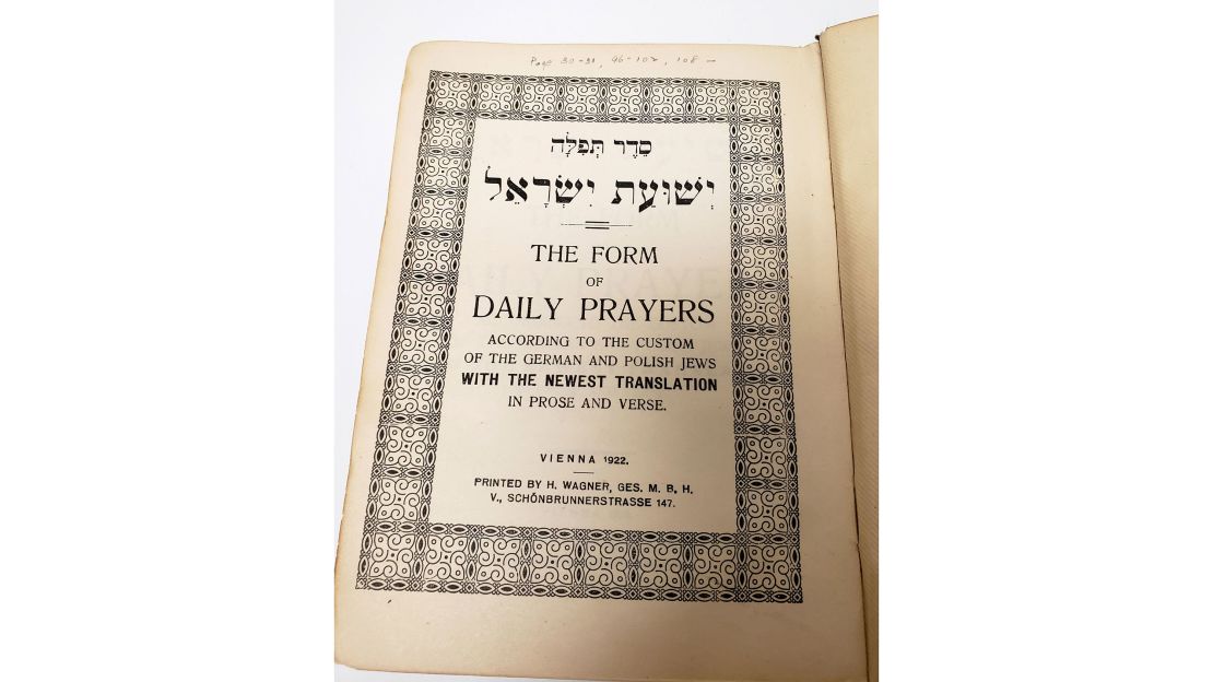 02 Marilyn Monroe's Jewish prayer book trnd