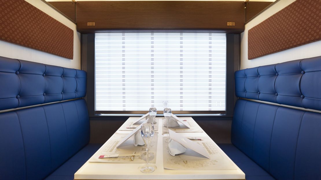 Car 1 is home to seven private compartments for passengers in small groups.