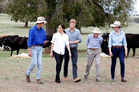 The royal couple visit the Woodleys, a farming family, in drought-stricken Dubbo.