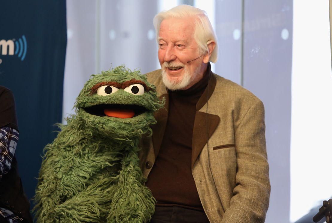 Caroll Spinney with Oscar the Grouch in 2014