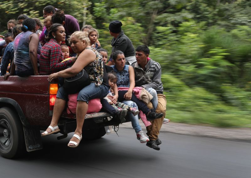 Migrant caravan as thousands of Hondurans arrive at southern