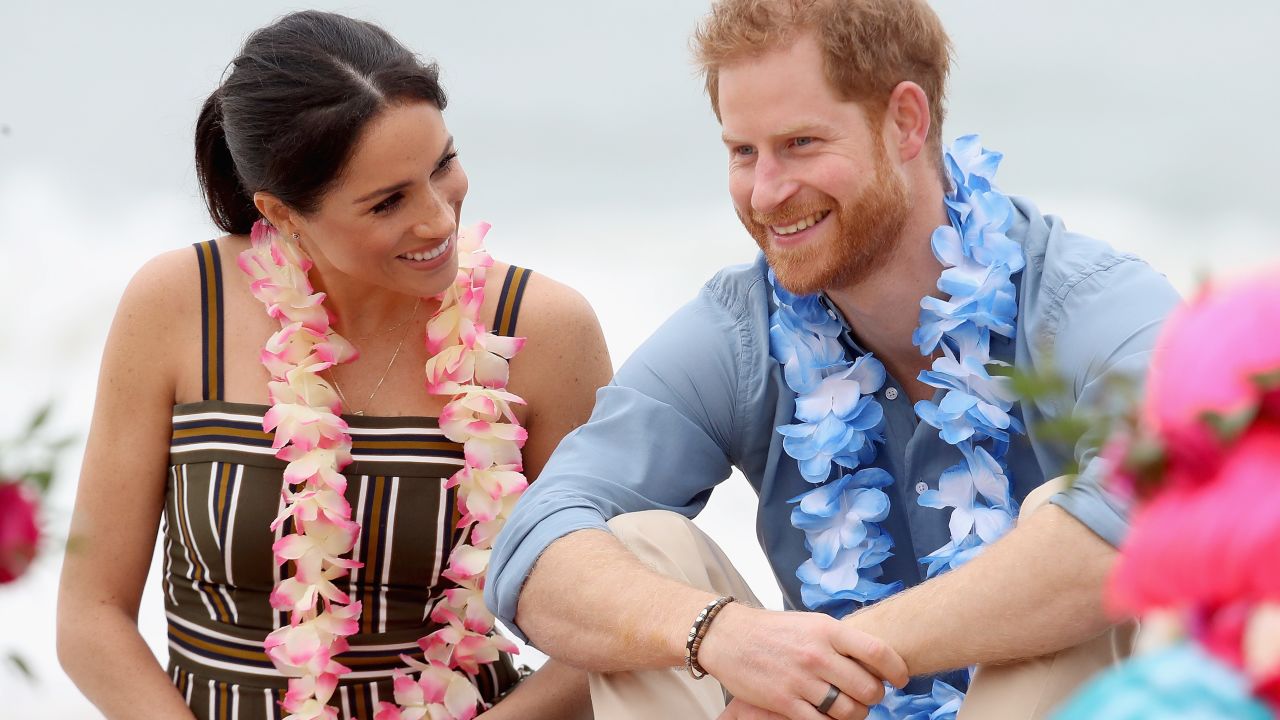 SYDNEY, AUSTRALIA - OCTOBER 19:  Prince Harry, Duke of Sussex and Meghan, Duchess of Sussex talk to members of OneWave, an awareness group for mental health and wellbeing at South Bondi Beach on October 19, 2018 in Sydney, Australia. The Duke and Duchess of Sussex are on their official 16-day Autumn tour visiting cities in Australia, Fiji, Tonga and New Zealand.  (Photo by Chris Jackson - Pool/Getty Images)