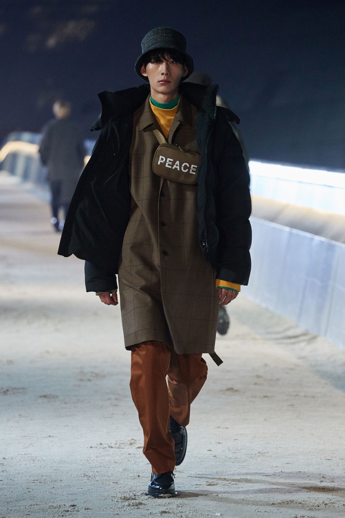 Seoul Fashion Week: Designers tackle themes of war and peace | CNN