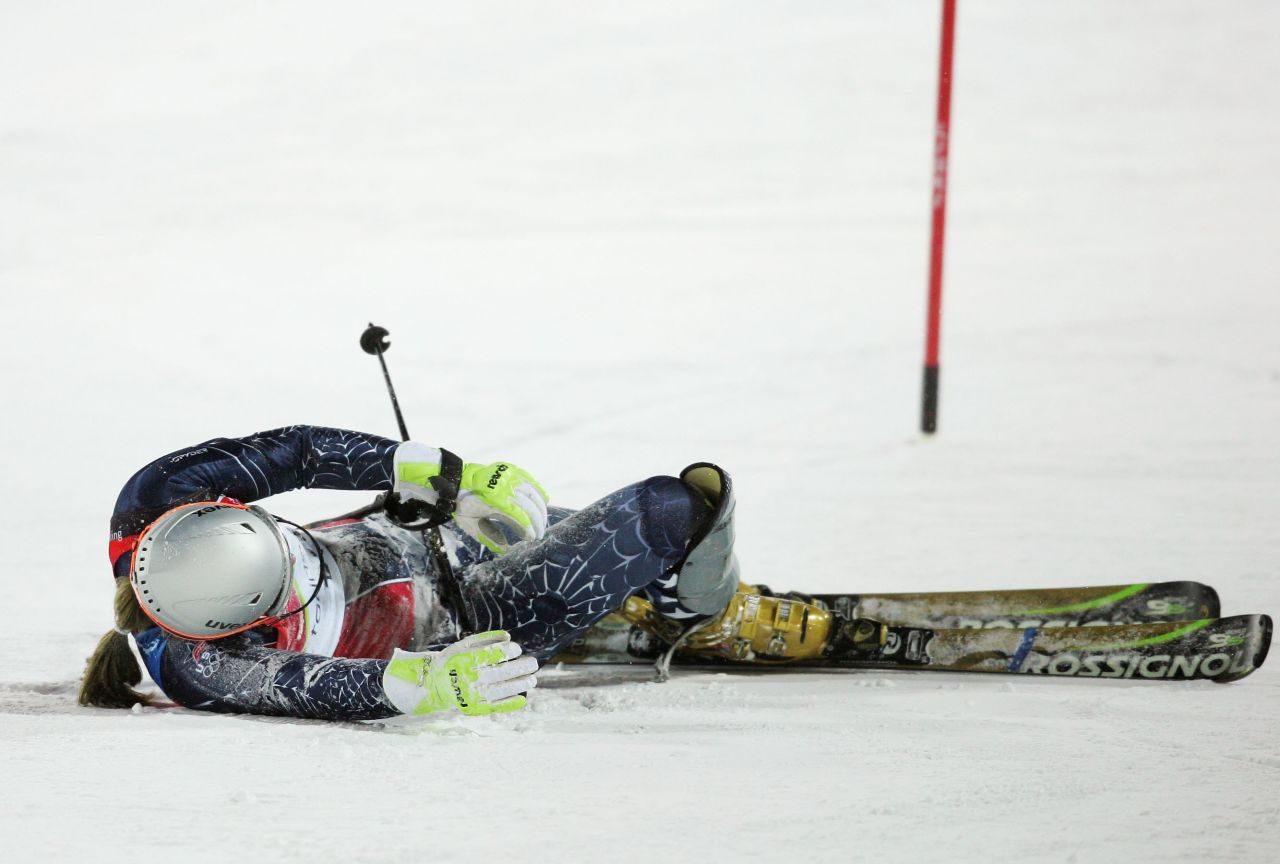 Any momentum from the new deal was slowed during the 2006 Olympics in Italy, though. A fall in practice resulted in a short stay in hospital. She recovered in time to compete but could only manage seventh in the Super G and eighth in the downhill events.