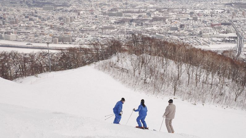 <strong>Mt Moiwa: </strong>It's home to an observation deck, planetarium and restaurant.