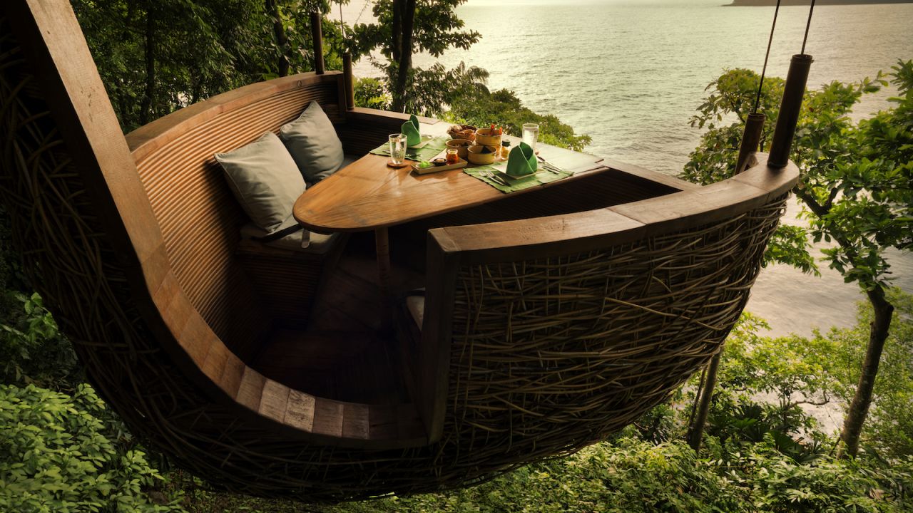 paul raeside - tree pod dining, soneva kiri