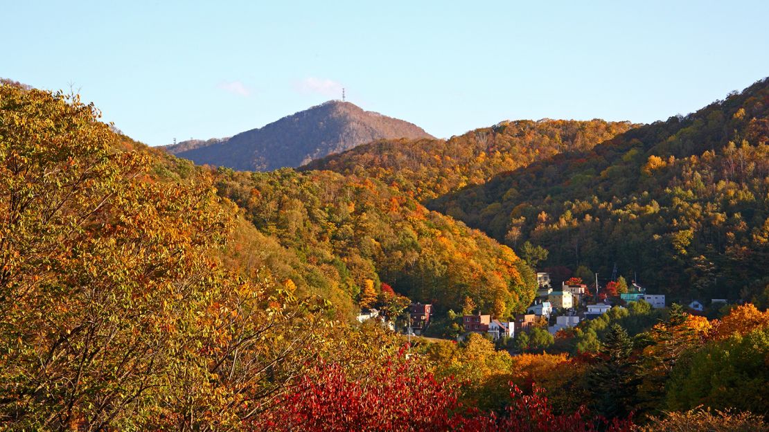 Travelers can ascend Mt Moiwa by a combination of a ropeway car and a mini cable car.