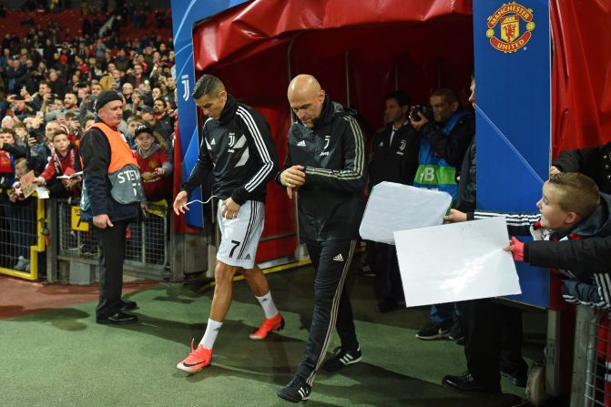 Ronaldo emerged from the Old Trafford tunnel to warm-up before the match. It's the second time the Portuguese international has returned to face his former side. He was met with warm applause from the United faithful.  