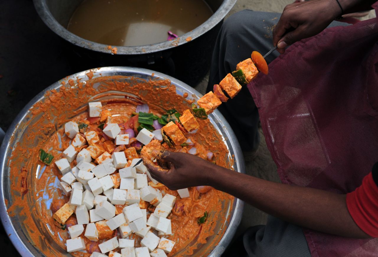 <strong>Delhi: </strong>In New Delhi, a vendor prepares <em>paneer tikka</em>, a grilled dish made with vegetables and <em>paneer</em> (farmer's cheese).