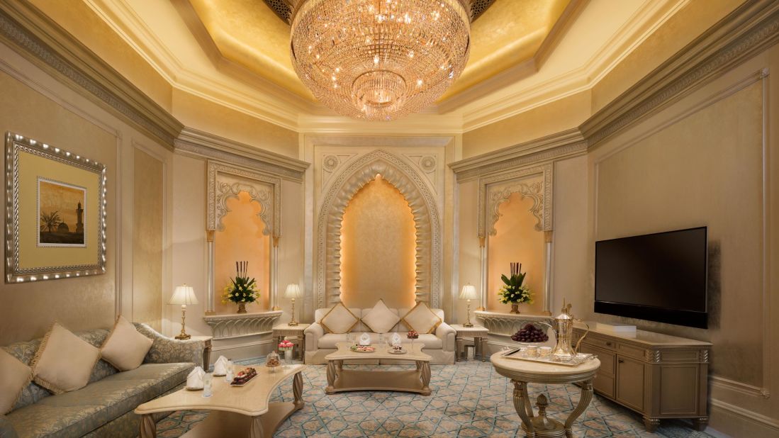 <strong>Emirates Palace, UAE: </strong>More than 1,000 Swarovski chandeliers fill the hallways, rooms and lobbies and bring light to the palace's celebrated golden ceilings. 