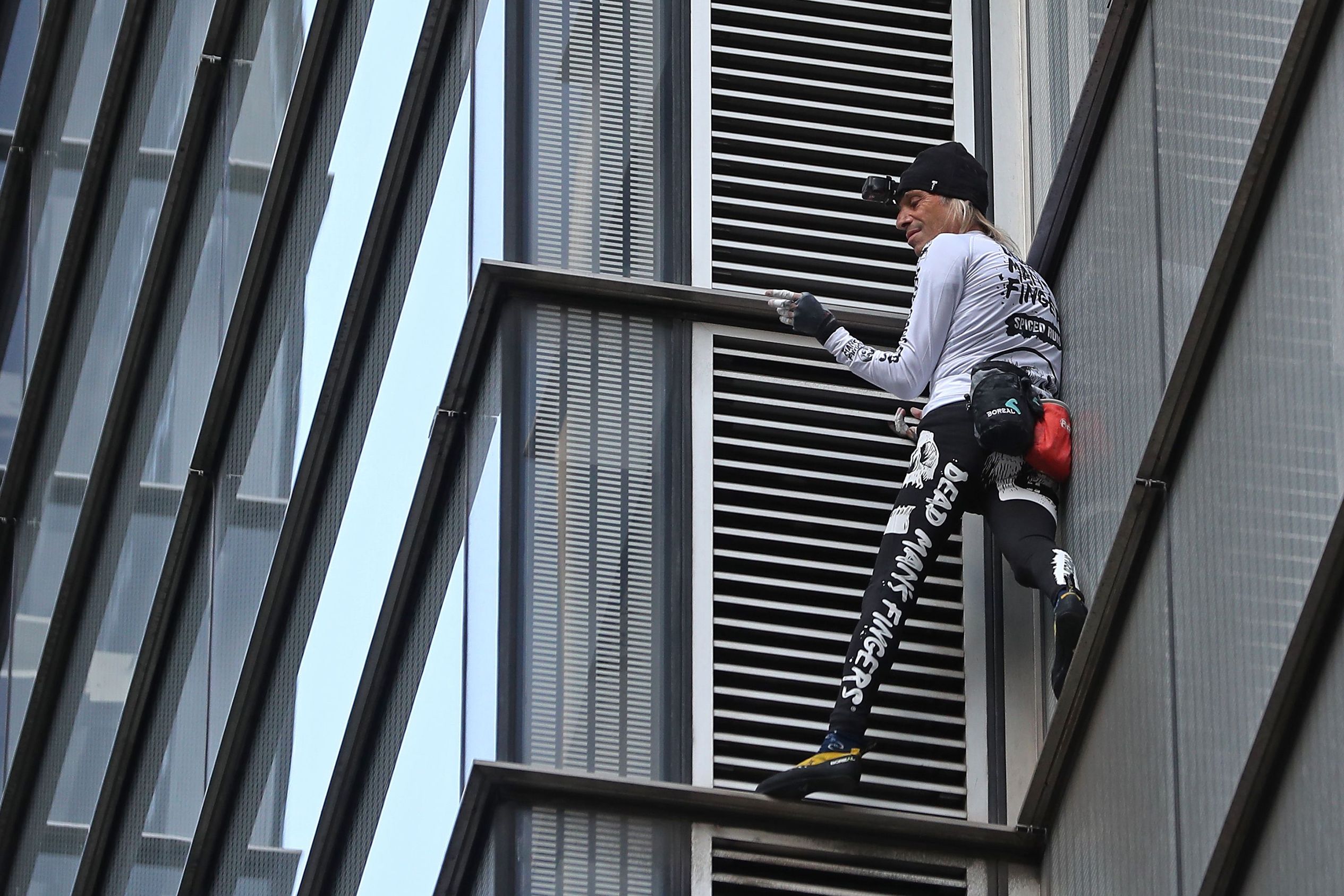 French Spiderman' climbs London skyscraper | CNN