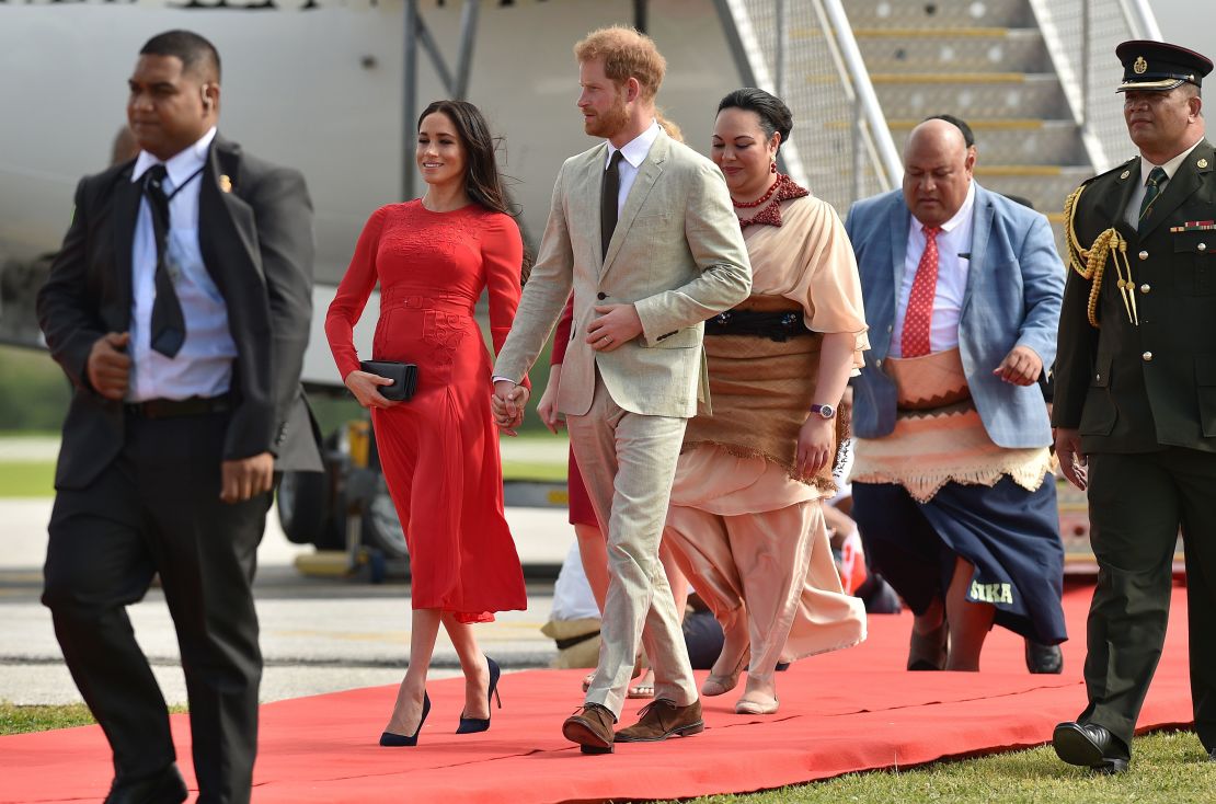 Meghan, Duchess of Sussex, seen with tag dangling from dress in Tonga | CNN