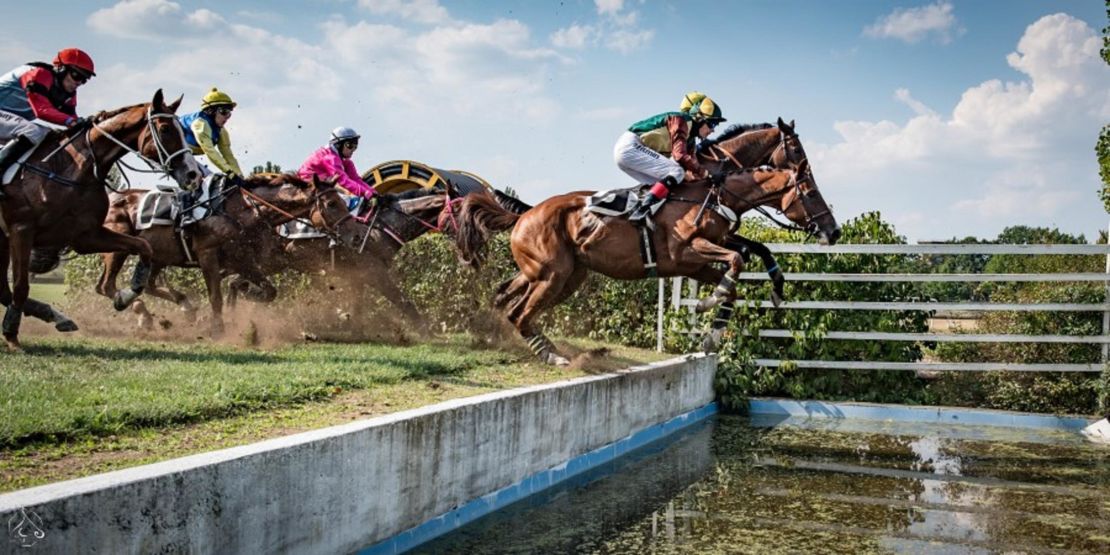 The course involves grass and ploughed fields as well as 31 obstacles.