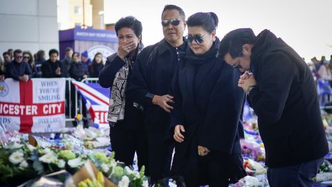 Aimon Srivaddhanaprabha (second right), the wife of the late Leicester owner, and their son Aiyawatt lay wreathes at the club.