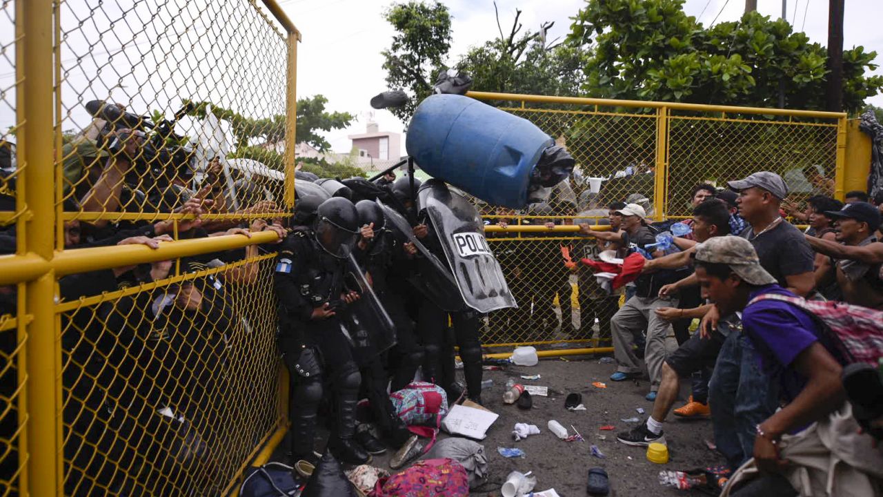 Guatemalan riot police clash with Honduran migrants trying to cross the Guatemala-Mexico international border bridge in Ciudad Tecun Uman, Guatemala, on October 28, 2018.