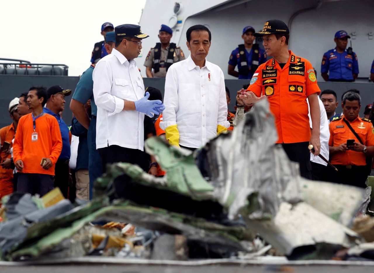 Indonesian President Joko Widodo inspects debris.