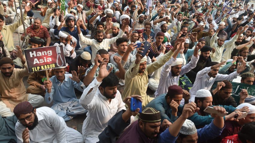 Supporters of Tehreek-e-Labaik Pakistan (TLP), a hardline religious political party chant slogans during a protest against the court decision to overturn the conviction of Christian woman Asia Bibi in Lahore on October 31, 2018. - Pakistan's Supreme Court on October 31 overturned the conviction of Asia Bibi, a Christian mother facing execution for blasphemy, in a landmark case which has incited deadly violence and reached as far as the Vatican. (Photo by ARIF ALI / AFP)        (Photo credit should read ARIF ALI/AFP/Getty Images)