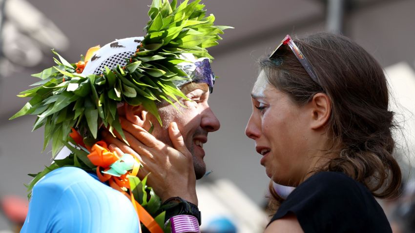 KAILUA KONA, HI - OCTOBER 13:  Patrick Lange of Germany proposes to his girlfriend Julia Hofmann after Lange sets a course record of 7:52:39 to win the IRONMAN World Championship brought to you by Amazon on October 13, 2018 in Kailua Kona, Hawaii.  (Photo by Al Bello/Getty Images for IRONMAN)